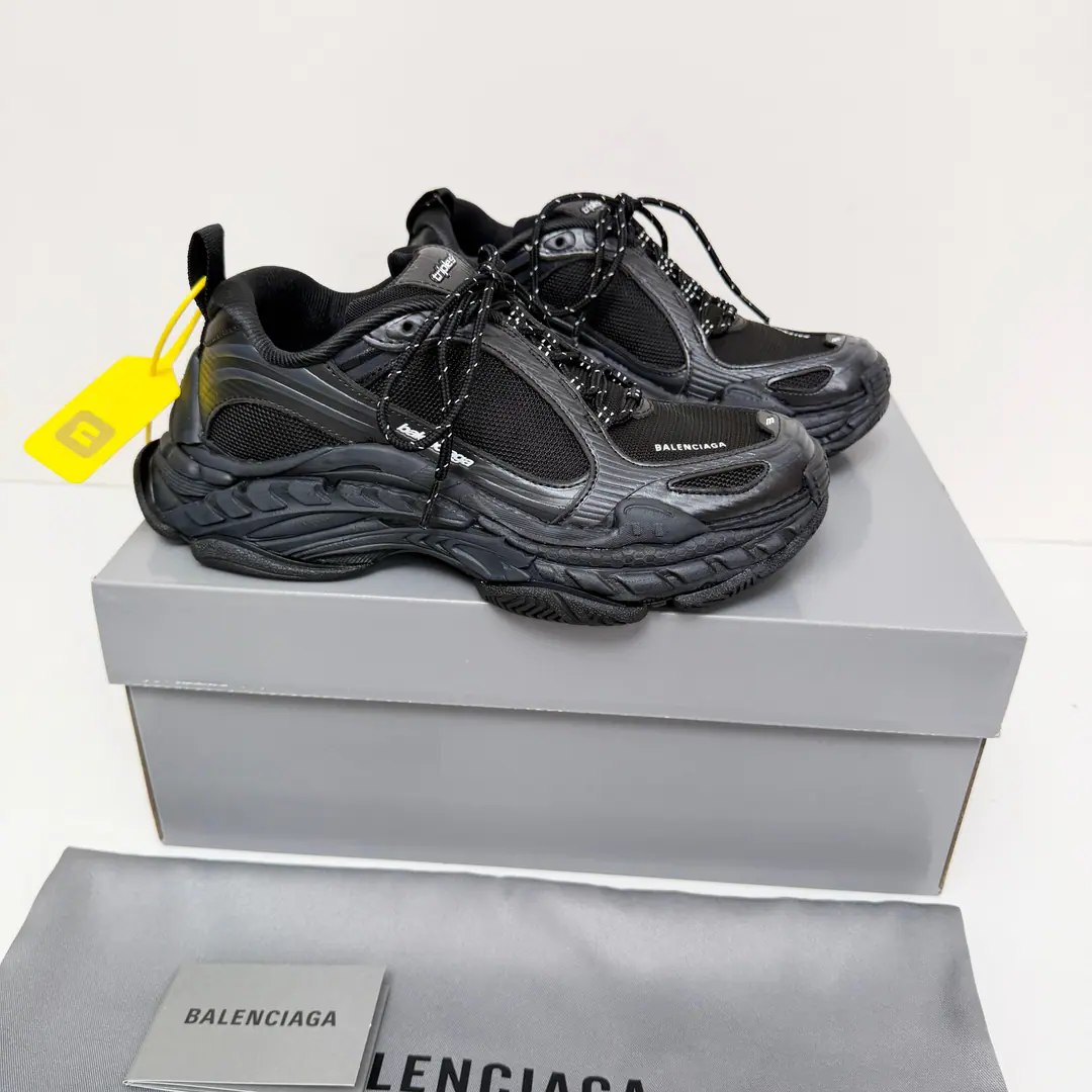 NiceVersion Balenciaga Triple S.2 GradientA unique, loose front. These shoes are old and future-sweet old-fashioned. Dirty gray gradually.+Decoder the soles of shoes, Bring yourself a high-quality one.“Industrial waste” Up your upper foot., And weld the streets to your feet. With big legs., Work pants., You wear it all you want. • Old gray., Triple SStep Expressions • Deconstruct the thick bottom, Step on the front. • Waste soil aesthetics, A pair of shoes. • It's a great sense of excellence., FromTriple S.2 In the soles of the layered shoes., It's a romantic way of deconstructing.. Put it on., The vanguard of the earthy art of waste., ♪ In every step of the day ♪. Size35-45