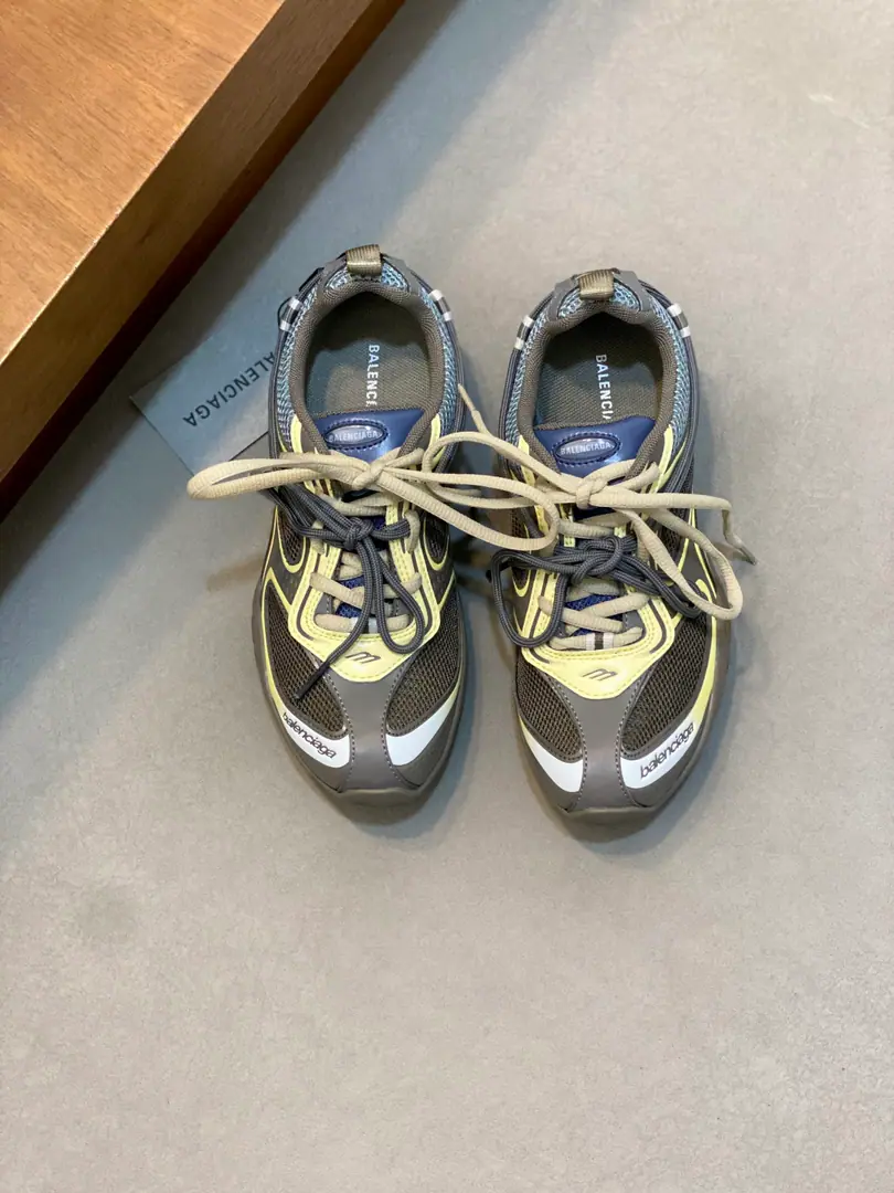 BALENCIAGA.The Parisian family is out of money.🔥 Balenciaga 25Hey, Moo!Radar Circle Head Band Do old effects The first shot. Radar SneakerThe network integration design Low saturated colour plus old details Perfectly hit the current retroversion. Size: 35 36 37 38 39 40 41 42 43 44 45 46 Purchase original1:1Development, Original Text35-46（45.46Make a reservation.）
