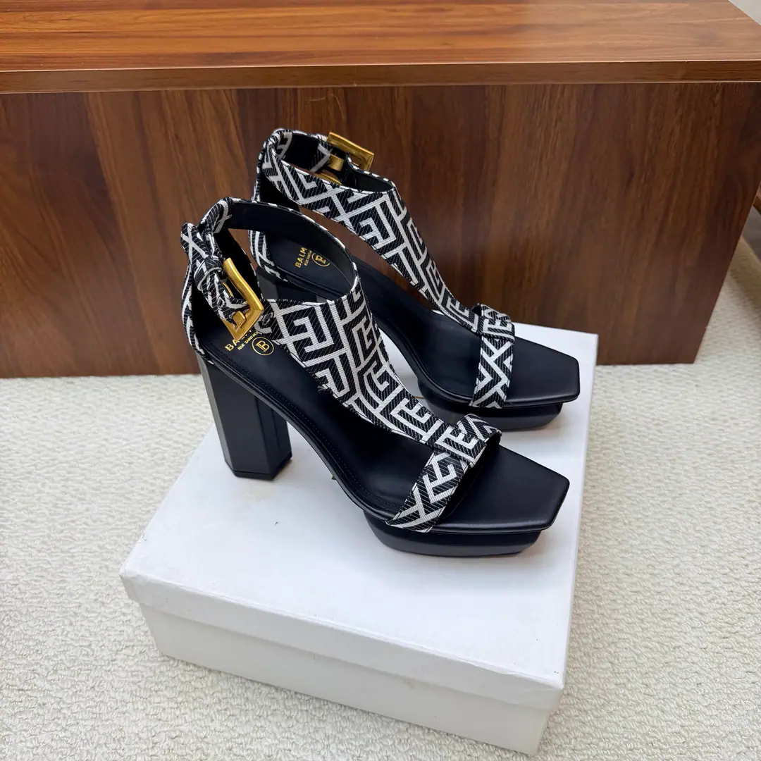 🖤𝘽𝙖𝙡*𝙖𝙞𝙣 Balman.2026Spring and summer's latest show hates the sandals of the water station.. Layout Leather. ʚ😊ɞ The name Balman.𝘽𝙖𝙡𝙢𝙖𝙞𝙣By the French fashion designer.𝙥𝙞𝙚𝙧𝙧𝙚 𝘽𝙖𝙡𝙢𝙖𝙞𝙣（Pierre..Balman.）Mr. S. was created1945The old fashion house., with𝘿𝙞𝙤𝙧, 𝘽𝙖𝙡𝙚𝙣𝙘𝙞𝙖𝙜𝙖And we're going to be the three-star fashions after World War II.[Sneak.][Sneak.]This is a purely manual fashion piece. ʚ😊ɞ 𝘽𝙖𝙡𝙢𝙖𝙞𝙣Balman. The more you look at it, the more you look at it. Get a pair of Balman's shoes.𝘽𝙖𝙡𝙢𝙖𝙞𝙣 The invincible is a beautiful place.[Tooth.][Tooth.][Tooth.]That's a lot of energy. It's not good.[Tooth.][Tooth.][Tooth.] 🐝👣 ✔Original plant development, No originals, no goods. 〰 ɪɴғᴏʀᴍᴀᴛɪᴏɴ 〰 💎Material: Original CustomiseLOGOBrush 💎Uchi.: Imported cattle skin 💎He's tall.: 10.5𝐶𝑀♡ 💎Otsumi!: Italian imports are so thick. 💎Codes: 36--42（40.41.42Custom without re-offer）