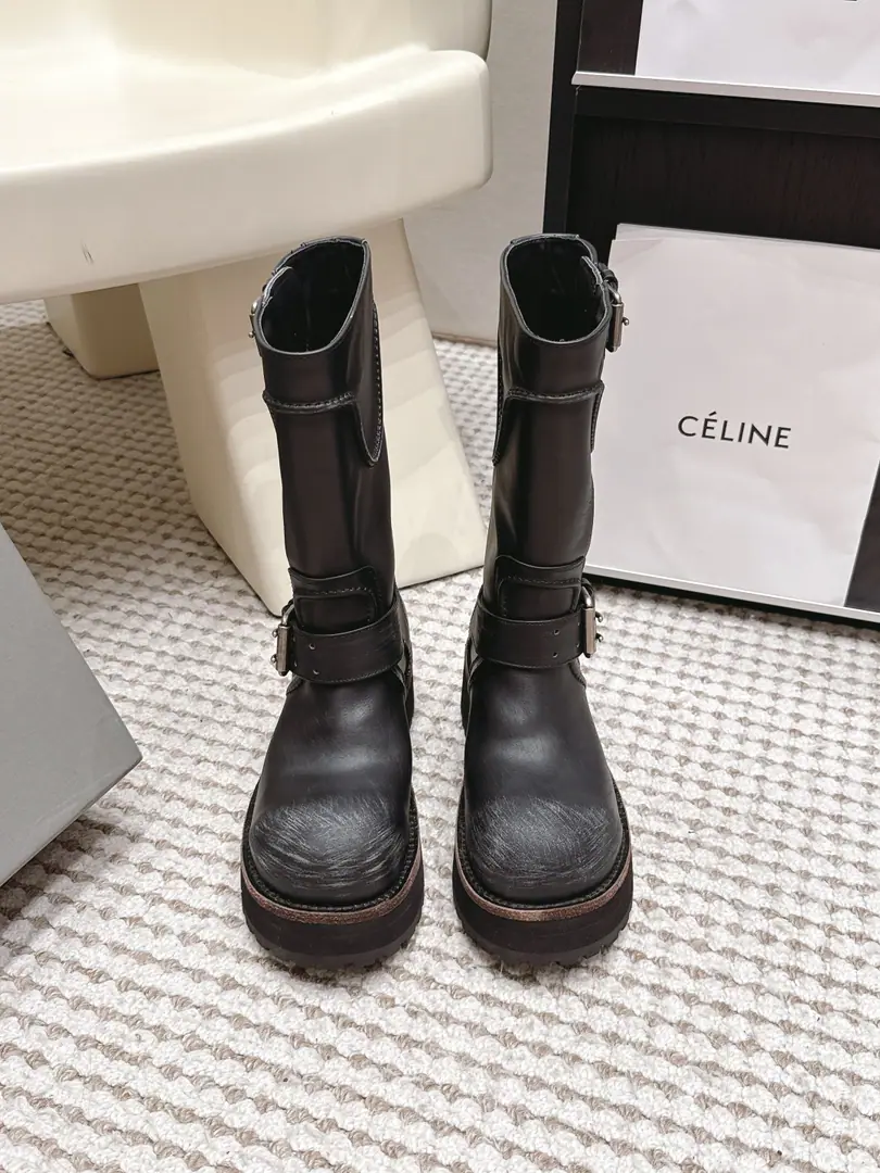 Requisition level Men➕30 #Couple money. Balenciag*26ssThe new Autumn money is used to be a thick-ass Martin boots. A cary, street-worked, hot-ass Martin boots., The round-and-brow size is a hand-skinned skin., Metal-button belts on the side of boots with multi-band designs, Alphabet marking of the cylinder, The ancient industrial senses are full.. The heavy-duty car elements are re-coloured with the original coloring., No schmucks., The rigid atmosphere is so easy to pull up the entire atmosphere., It's the one who's got the booty on the swing.. Shoe.: Bullskins. Uchi.: Bullskins. Otsumi!: The real one is a combination of the lines. size: 35-45Code（Women40.41 Men45 Custom without re-offer）