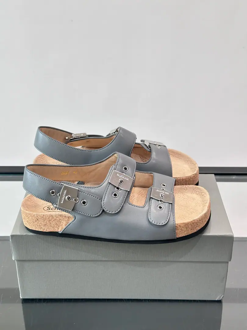 balenciaga&Birkenstock BostonJoint sandals.🩴Shoes., Signal double-banded.+Metal button design, The skin of the cow is so good.！The soles of the softwood shoes fit the bow., Full support., It's nice to wear it for a long time.～The ancient wind is a little light., I can easily handle my day off or my day off., Comfortable and cozy., No wonder it's classic.！✨ size: 39-44（38.45.46Custom）