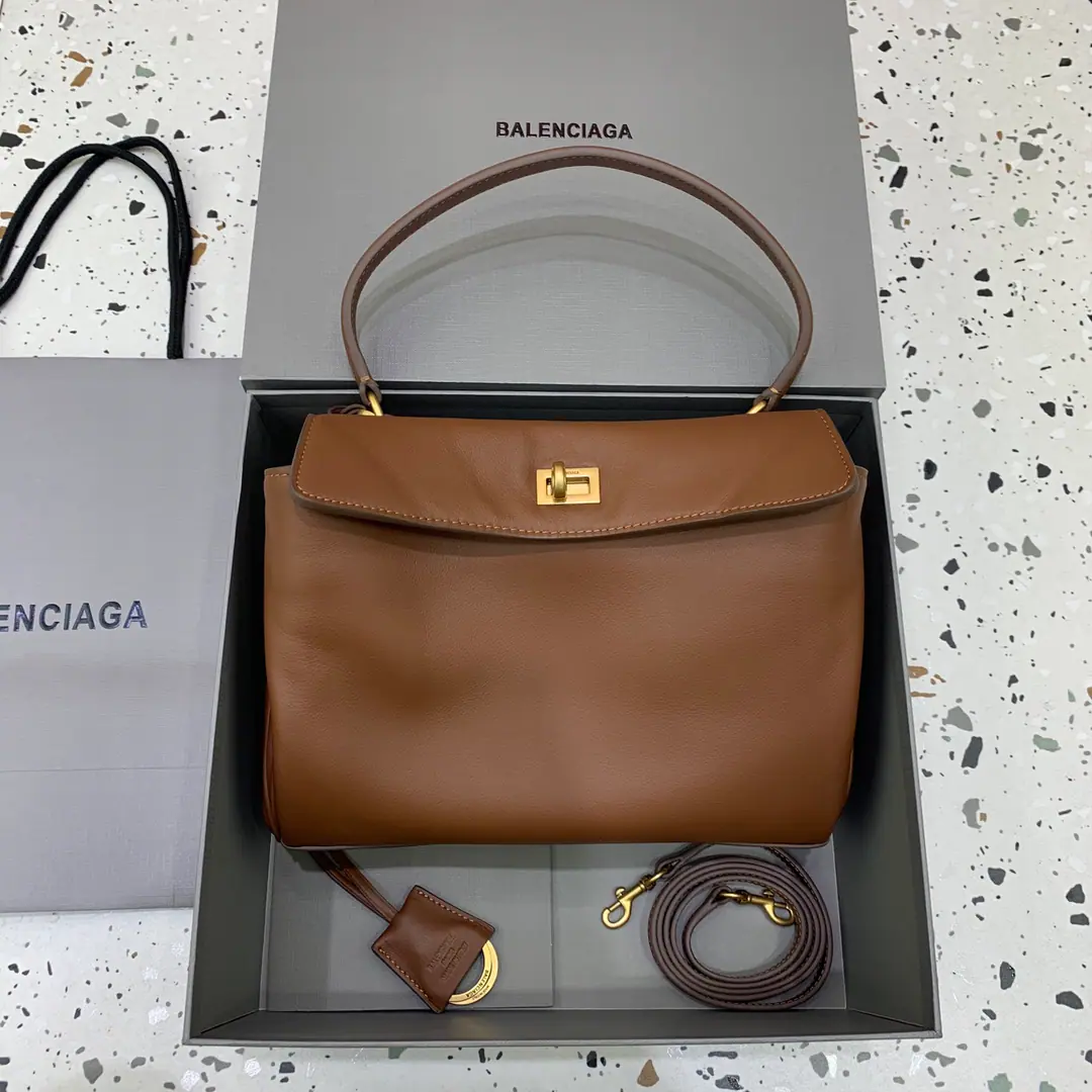 【Small】𝐁𝐚𝐥𝐞𝐧𝐜𝐢𝐚𝐠 𝐑𝐨𝐝𝐞𝐨 🖤🖤New brown 🔥I've been through this before.Rodeo！！！Soft Big Buff, I'm so lazy on my upper body.get🤗I really like the easy and cool super-functional bag.～This one's in Los Angeles.Rodeo DriveName New Paragraph I'm surprised at the show. It's very much in line with the current lulle.◾️▪️The Parisian family still has to be at the top. Paragraph: 789721180 Dimensions: 27-10-20cm