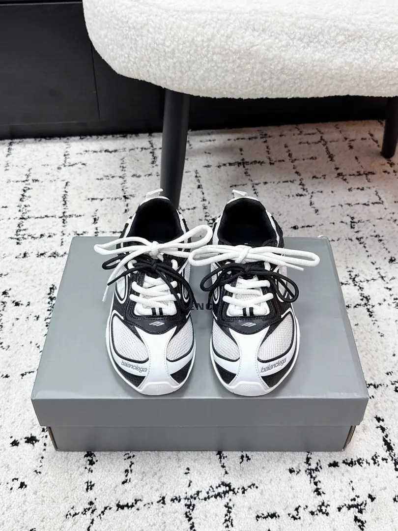 #Couple money. Balenciag* 26/ The early spring new money. - The relaxing old man's shoes. The souls of these shoes., It's the classic running shoes of the millennium., Multilayered Network+Twilight-style shoe., ♪ Bringing back the future from the past ♪, Take it.Y2KThe essence of the Millennium is perfect., I'm not sure if I can get a full recognition., The Parisian's coolness is the first glance., Details control direct ecstasy. It's not routine., Dating out of town., Or travel to take pictures?, These shoes are perfect.holdStay., The upper foot is the sense of walking., It's a big picture of what you're doing.. ✔️Fabulous.: Space technology fabric/3DPress Gradient Color/Airnets. ✔️Uchi.: The nylon webpaper. ✔️Otsumi!: Original rubber combination, large bottom ✔️size: 35-46（Women40 Men45 46I'll make sure I don't change it.）