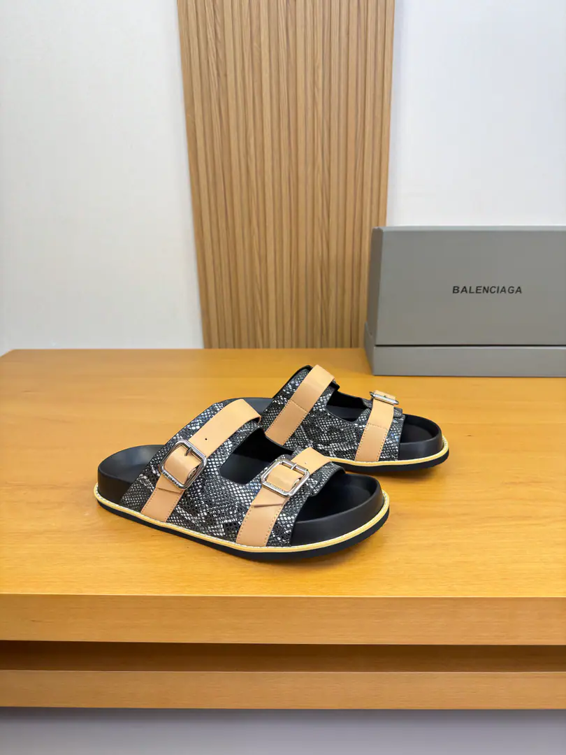 【 BALENCIAGA】Parisian. High-end quality Original List·- Rhythm slippers. Shoe.: Imports🔝A snake skin., BrandlogoMetal button decoration Uchi.: Environmental anti-velvet. Otsumi!: It's so light.TPURubber bubbles. Combination to the base Super-high-quality control.·- I'm doing a little work.: Highlight(High-end·- How expensive.·Slot) Size: 39-44（38, 45, Make a reservation.)·BLCG0186