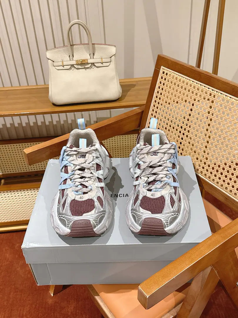 Top Quality General Top Balenciaga/Parisian.3XL A wine, light blue, with a father's shoe.💙 A wine and a red background with a blue milk and a cross-band., The coloring design is extremely recognizable.～Colour-responsible coordination～The ancients are full of old quality.～It's so gentle and fresh.～A thick-floored leg-mixing type～And it's invisible and it's cozy.～Cool-looking color.～Both men and women can handle it.‼️ I'm going out on a daily basis. ♪ And I'm just gonna be a little bit of a looser ♪ The mood. It's unique. The fashionable man leaves the street with a magic instrument.👍It's easy to wear a re-American accent. Shoe.: Air-emitting engineering webpads+Reverse Synthetic Synthesis Decoration: Cross-banding of the colored. The blue-shoes are stylish. Shoes under the sole.: Severage sawn-toothed rubber floors., Light Quantified Structure, Increase and balance slide, The back heel is with a tweezer. Couples.👫Size:35-46（46Make a reservation or not.）