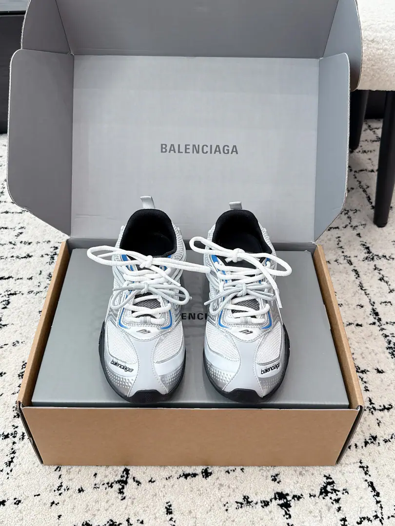 #Holly! Female Balenciag* 26/ The early spring new money. - The relaxing old man's shoes. The souls of these shoes., It's the classic running shoes of the millennium., Multilayered Network+Twilight-style shoe., ♪ Bringing back the future from the past ♪, Take it.Y2KThe essence of the Millennium is perfect., I'm not sure if I can get a full recognition., The Parisian's coolness is the first glance., Details control direct ecstasy. It's not routine., Dating out of town., Or travel to take pictures?, These shoes are perfect.holdStay., The upper foot is the sense of walking., It's a big picture of what you're doing.. ✔️Fabulous.: Space technology fabric/3DPress Gradient Color/Airnets. ✔️Uchi.: The nylon webpaper. ✔️Otsumi!: Original rubber combination, large bottom ✔️size: 35-40（40I'll make sure I don't change it.）