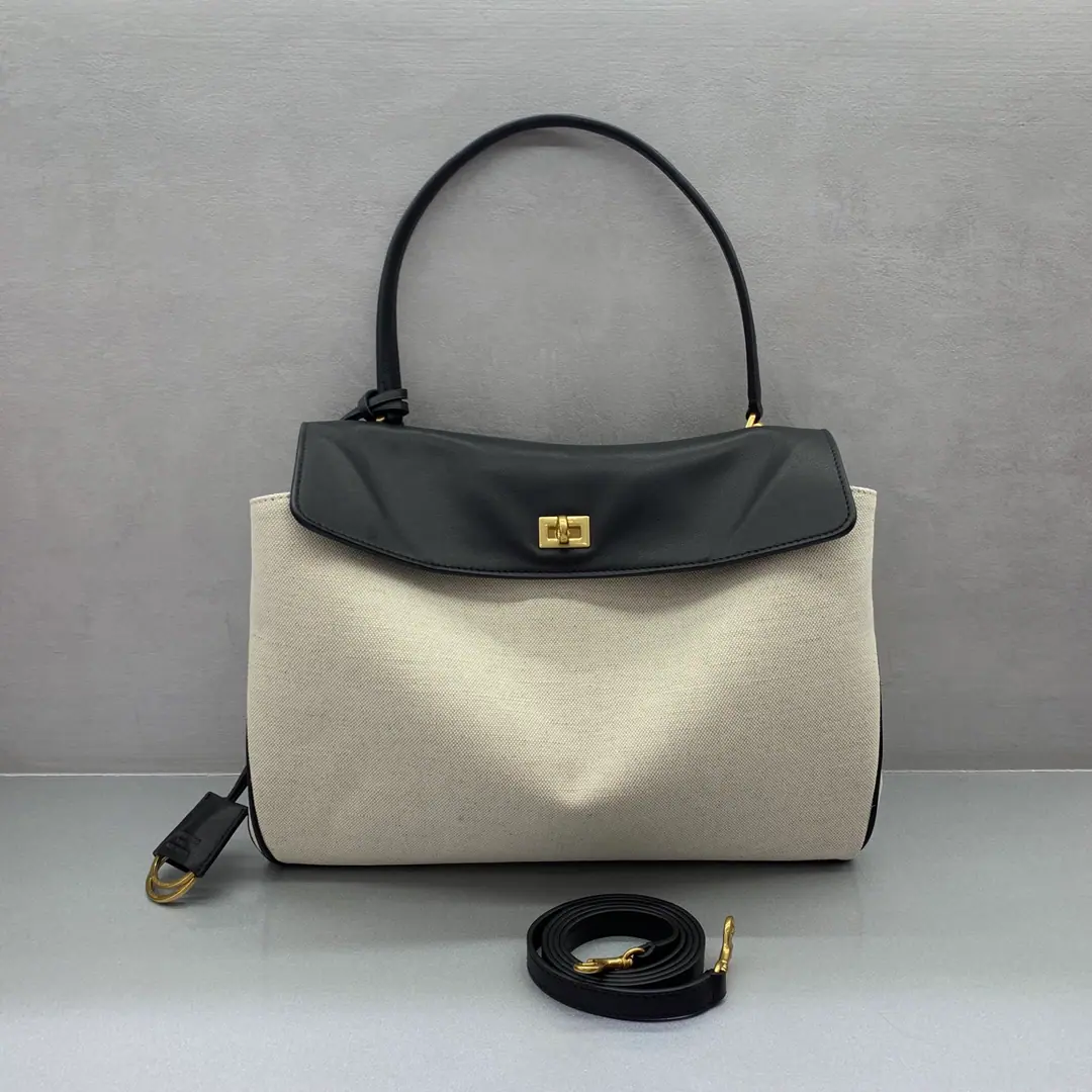🖤【Medium canvas black.】 𝐁𝐀𝐋𝐄𝐍𝐂𝐈𝐀𝐆 𝐑𝐎𝐃𝐄𝐎 𝐁𝐀𝐆 A series of bags.👜 The new money can be said to be the top., Some of them are monotheistic., Recreate a new style., The laziness of the model is not against the Parisian family., I'm not getting any taste., The leather looks super-quality., The stylish is stylish., - Yes, sir., Different sizes, Values and usages coexist with process, You can fit in with your hands around.～The color value goes straight out. Paragraph: 78972 Size of the trumpet: Bottom29xHigh20xKuan10cm Medium Size: Bottom35xHigh23xKuan11cm