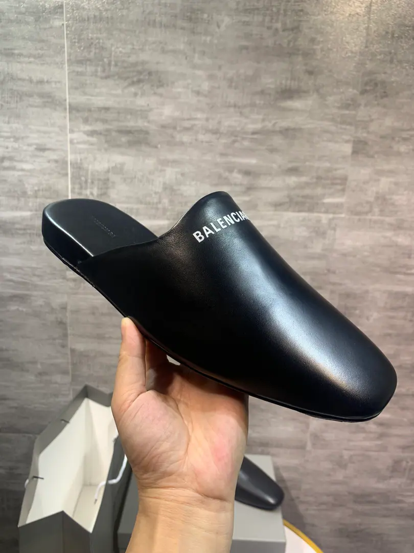 🔥🔥🔥BALENCIAGA^】Top Version High-end contour and moller's shoes., That's a real leather slipper., Original version 1-to-1 development, Requisition level Shoe-faced material, Top-level original imported cow-surface, Shoes surface float letter microscript A unique English fashion wind. The insides are top-of-the-art. Original Speculation Proprietary Size 39-46（38,4546No. No. No.）