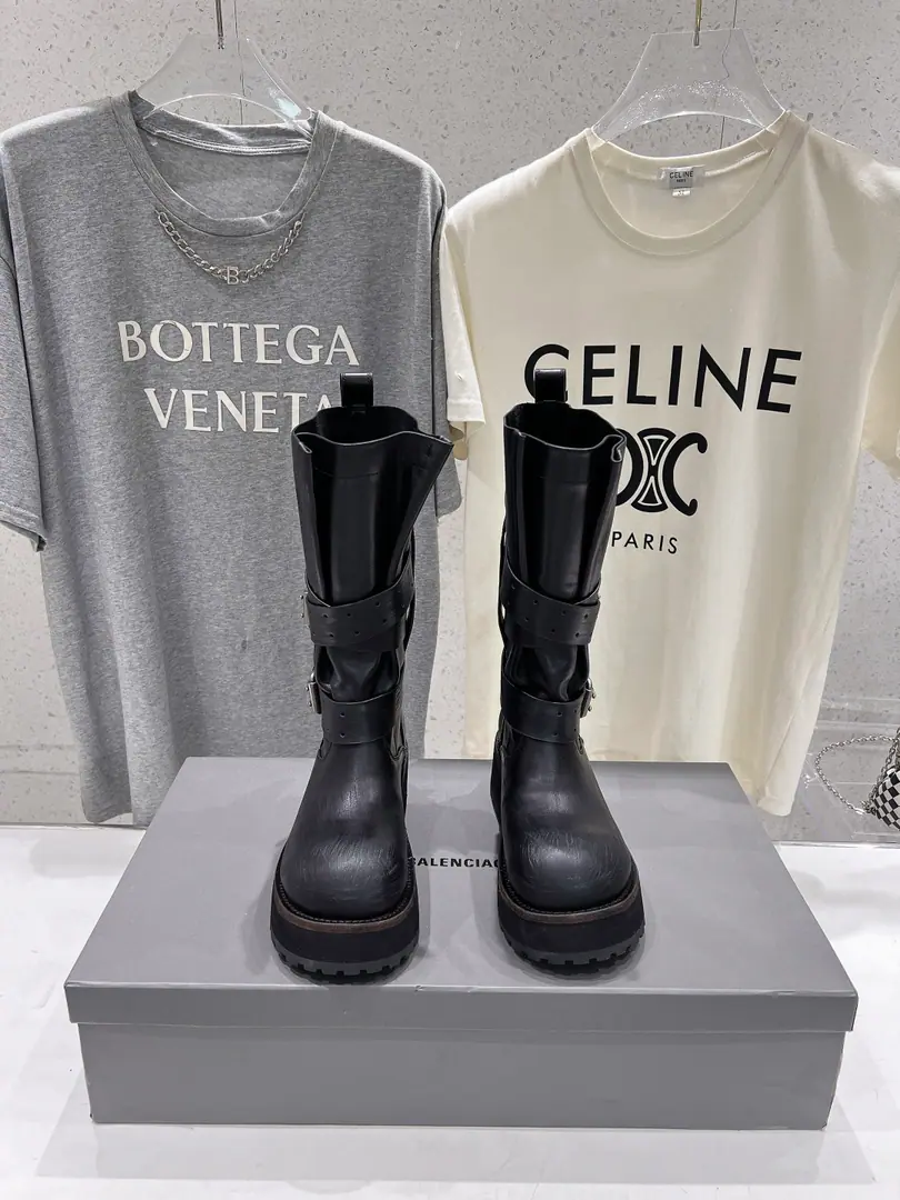 High Version Out Men+30 BALENCIAG*Parisian.F 2026ssAutumn and a couple with a mezzanine boots Martin boots. Synchronize the stylish head skin with the original The upper foot is comfortable. ♪ While being handsome ♪ It's not a bad feeling. It's a real cool, cool, cool, cool, cool, cool, cool, cool, cool, cool, cool, cool, cool, cool, cool, cool, cool, cool, cool, cool, cool, cool, cool, cool, cool, cool, cool, cool, cool, cool, cool, cool, cool, cool, cool, cool, cool, cool, cool, cool, cool, cool, cool, cool, cool, cool, cool, cool, cool, cool, cool, cool, cool, cool, cool, hot, hot, hot, hot, hot, hot, hot, hot, hot, hot, hot, hot, hot, hot, hot, hot, hot, hot, hot, hot, hot, hot, hot, hot, hot, hot, hot, hot, hot, hot, hot, hot, hot, Absolute original re-engineer The top of the market is a match.！！！But this one, the fast stuff, is not working. Please, just look at the details. ✔Fabulous.: Customized imports of cattle skin ✔Uchi.: In the calf's skin. ✔Otsumi!: Original rubber+Fly-resistant.+Real leather. ✔Codes: 35-45 （Women40.41Men45Make a reservation.）