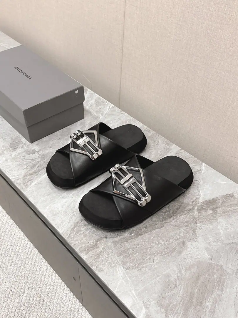 Men's clothing➕10 BalenciagaParisian.25SSA couple slippers. - Oh, my God.25The most highly visible one. The super-net red fashion masters grow grass. Summer must be a slipper. Original procurement development Perfect time. A very personal shoe design. It's a combination of super-visibility hardware. The money that the tides have entered. Soft little cow with a skin on her shoe.BThe most ancient feeling of the gold is the most perfect match. Shoe bottom design Super soft. Original model for millennia. Size: Women35-40 Men39-44