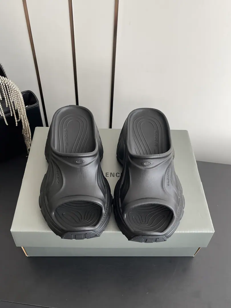 🏧𝐁𝐚𝐥𝐞𝐧𝐜𝐢𝐚𝐠𝐚 Parisian. Thick slippers. Comfortable., All the shoe-surface granules., Shoes bottom tattoo, The details are full.. A wide shoe type., Thick7cm, High and thin., Dwarfs' favorite.😍 Material: EVA Codes: 35-40（40Make a reservation.）