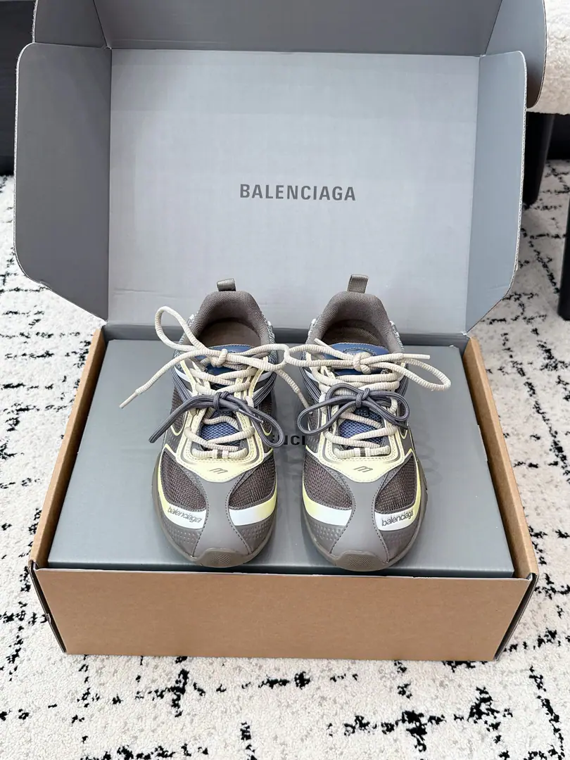 #Holly! Female Balenciag* 26/ The early spring new money. - The relaxing old man's shoes. The souls of these shoes., It's the classic running shoes of the millennium., Multilayered Network+Twilight-style shoe., ♪ Bringing back the future from the past ♪, Take it.Y2KThe essence of the Millennium is perfect., I'm not sure if I can get a full recognition., The Parisian's coolness is the first glance., Details control direct ecstasy. It's not routine., Dating out of town., Or travel to take pictures?, These shoes are perfect.holdStay., The upper foot is the sense of walking., It's a big picture of what you're doing.. ✔️Fabulous.: Space technology fabric/3DPress Gradient Color/Airnets. ✔️Uchi.: The nylon webpaper. ✔️Otsumi!: Original rubber combination, large bottom ✔️size: 35-40（40I'll make sure I don't change it.）