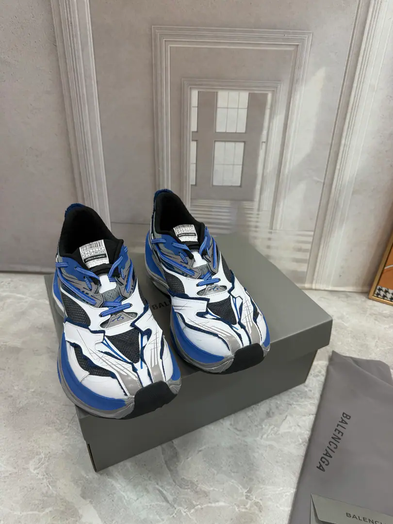 Balenciaga Parisian. New paragraph RaderSeries Leisure shoes. It's different from the thickest of the past. The thick, glum shoe structure. BALENCIAGA Action!「Try water.」More restraint and more condensed shoe money. For example...Monday, Circuits And the release of the previous period. Hamptons I've given up my thick, pompous shoes. I'll flatten it with a new shoe., It's a sticky one. The core of the thin bottom shoe contour I'm going to make a more light gesture. The shoe surfaces are using space technology to connect to the3DPress Gradient Material Collapse Combining the sidebills of old processing and metal quality Shaping a strong visual shock Original open-cut double-colour rubber bottom Codes: 35-45（Women40 Men45.46I'll make sure I don't change it.）