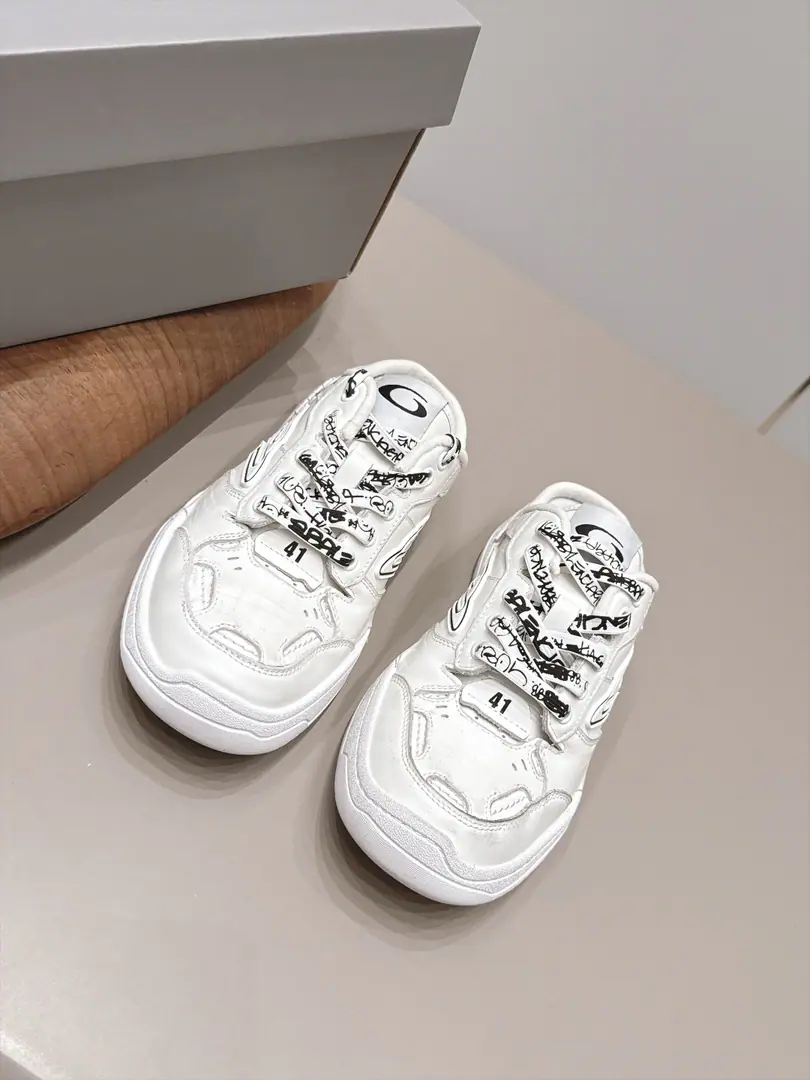 Get out of the factory.: Couples. 《Unique top version》 BalenciagaParisian.26vsSpring and Summer Sports Recreation Series…… 【A couple with a thick, half-slip shoes.】 Original procurement development, - One to one.Balenciaga 3XL Sneaker The whole shoe is taken.Balenciaga TrackandBalenciaga RunnerTwo shoe-type creative thinking. It's like a... TrackThe frame of the shoe was removed. And I'm going to inherit it. Runner♪ The flow of the shape and the Trackflat shoes.. And a pair of tied shoelaces in front of the shoe. Use as a denture…… ❶Fabulous.: Original custom-made cow skin ❷Uchi.: Original custom-made air network ❸Foot.: Original custom-made airnet infusion ❹Otsumi!: Original OpenTPUForm Bottom ❺Codes: 35-44（Women41.Men45.Custom） ❻Packaging: Original package ☀Colours:Synchronise update of the network