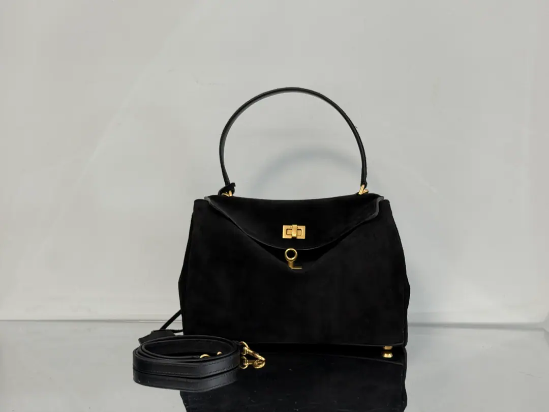 Blast, Pee.【The trumpet is black.】 𝐁𝐀𝐋𝐄𝐍𝐂𝐈𝐀𝐆𝐀 𝐑𝐎𝐃𝐄𝐎 𝐁𝐀𝐆 A series of bags.👜 The new money can be said to be the top., Some of them are monotheistic., Recreate a new style., The laziness of the fascination is not against the Parisian family., I'm not getting any taste.. The color of autumn and winter is added. It's full of texture., A simple metal button., It's easy and it's not a waste of time., High-capacity design is too suitable for commute or travel, It's like a back.“Advanced”Welded it on you.～ Paragraph: 0319 miniDimensions: Bottom22xHigh10xKuan8cm Size of the trumpet: Bottom29xHigh20xKuan10cm Medium Size: Bottom35xHigh23xKuan11cm Large size: Bottom40xHigh30xKuan13cm