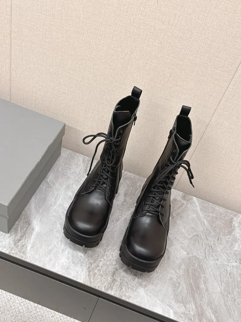 BALENCIAGA Parisian.Bulldozer BootsBulldozer Series A superstar, red grass. Original copy copy Details are visible. The Parisian design style has been a lot of attention..A cool double. Dark.Motorcycle.It's a bit of a bad move., Artistic Artistic Articure The bulldozers are a couple of dimples and can wear them everyday. Fabulous.: Black-coated cow skin. Uchi.: Cowskin. Coarse rubber combinations, large bottom Get up there and up.8cm Codessize: 40-46