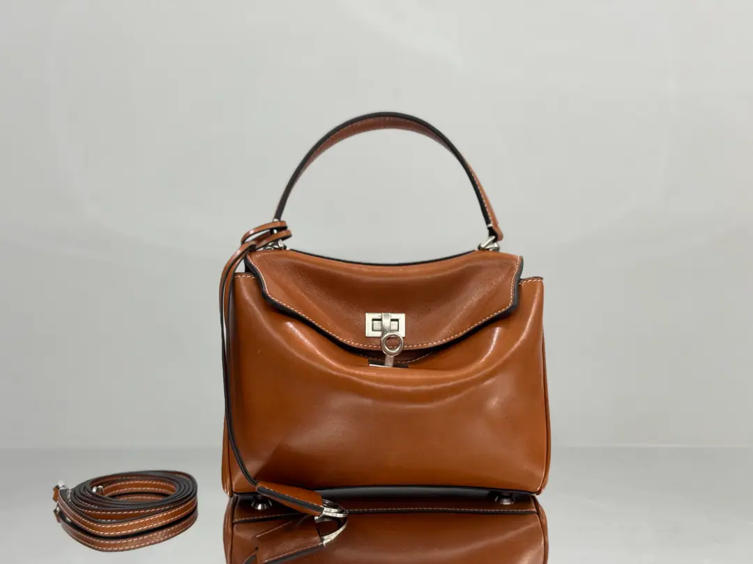 Explosive.【mini Brown.】 𝐁𝐀𝐋𝐄𝐍𝐂𝐈𝐀𝐆𝐀 𝐑𝐎𝐃𝐄𝐎 Handbag.🗯️ The new money can be said to be the top., Some of them are monotheistic., Recreate a new style., The laziness of the fascination is not against the Parisian family., I'm not getting any taste., New brown bags for the summer., ♪ Soft and delicate ♪, As time goes by, it's a unique sense of light.💫 Paragraph: 0310 miniDimensions: Bottom22xHigh10xKuan8cm Size of the trumpet: Bottom29xHigh20xKuan10cm Medium Size: Bottom35xHigh23xKuan11cm Large size: Bottom40xHigh30xKuan13cm