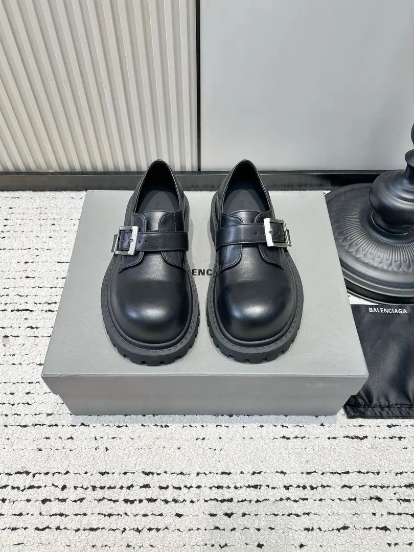 G BALENCIAGA The Parisian family has a big head and a lot of lavish shoes.26ss It's cool with the sex.｜The Parisian has a big, fat, fat, Loafford shoe. It's a classic. It's a big-ass shoe., I'm a little lazy. Metal-trigger belt design, Janey is very recognizable. - No. - No., It's easier to wear clothes. Gear thick design, ♪ Sneaking your shape ♪, It's not a big deal to get higher. ♪ The dumbness and the twilight of the skin ♪, The upper foot is soft and the upper foot is not stomping on the back. With jeans., Half-clothed., The suit is so easy to squeeze the twitch. ▪Shoe.: Head-decked cow skin. ▪Foot.: A sheep's shoes. ▪Otsumi!: Rubber Bottom ▪Codes: 35-39（40.41I'll make sure I don't change it.）