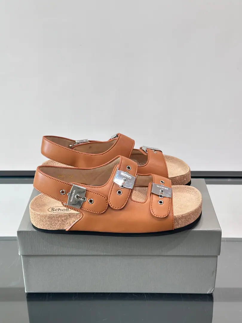 balenciaga&Birkenstock BostonJoint sandals.🩴Shoes., Signal double-banded.+Metal button design, The skin of the cow is so good.！The soles of the softwood shoes fit the bow., Full support., It's nice to wear it for a long time.～The ancient wind is a little light., I can easily handle my day off or my day off., Comfortable and cozy., No wonder it's classic.！✨ size: 39-44（38.45.46Custom）