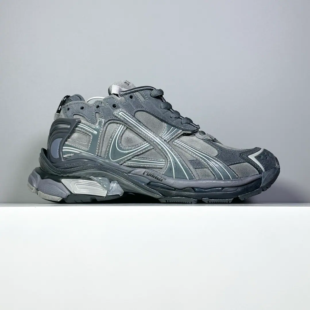 【OKScan Version】Pure version 7.5Hey, Moo! Information: New paragraphBALENCIAGA Parisian.-Runner, It's by the overcoat., Old, We'll have to sew it in detail., Show the designer. Demna Sports shoes., With a pair.「Old shoes.」Passing the regenesis., Backboard, The shoe head., And it's shown. Demna Structural vision for the future The original box is 100% back to the official configuration from inside to outside. Top level for crushing all versions of code: 35 36 37 38 39 40 41 42 43 44 45 46