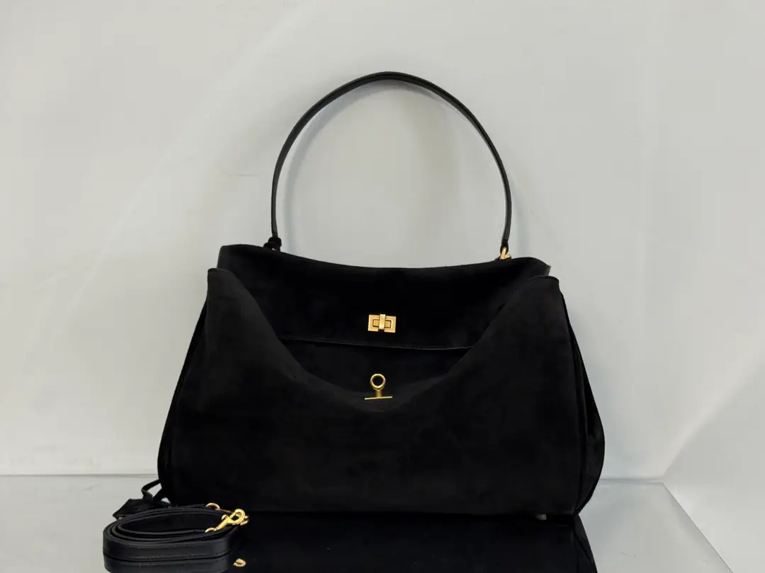 Blast, Pee.【Big black.】 𝐁𝐀𝐋𝐄𝐍𝐂𝐈𝐀𝐆𝐀 𝐑𝐎𝐃𝐄𝐎 𝐁𝐀𝐆 A series of bags.👜 The new money can be said to be the top., Some of them are monotheistic., Recreate a new style., The laziness of the fascination is not against the Parisian family., I'm not getting any taste.. The color of autumn and winter is added. It's full of texture., A simple metal button., It's easy and it's not a waste of time., High-capacity design is too suitable for commute or travel, It's like a back.“Advanced”Welded it on you.～ Paragraph: 0317 miniDimensions: Bottom22xHigh10xKuan8cm Size of the trumpet: Bottom29xHigh20xKuan10cm Medium Size: Bottom35xHigh23xKuan11cm Large size: Bottom40xHigh30xKuan13cm