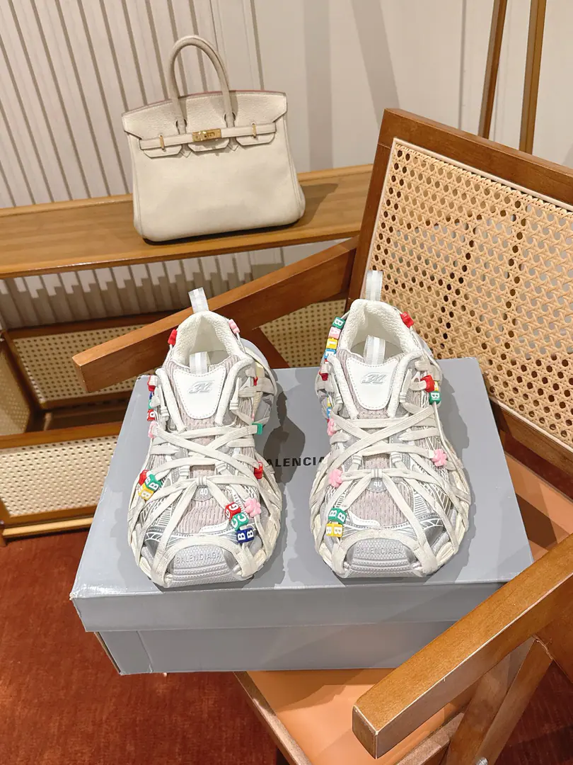 Top Quality General Top Balenciaga（Parisian.）3XL Extreme Lace The old man's shoes are a bunch of beads. Parisian.3XLWear a string of Daddy's shoes.｜2026New🆕 Old black and white.+Colored little boy's outfit., Break the sullenness of Daddy's shoes., ♪ tangled ♪ ♪ ♪ ♪ ♪ ♪ With a tangled ♪ ♪ full of recognition ♪, The thicker side is rising.buff, The wind of the past.～The street winds are perfect.holdStay., The upper foot is so strong.～I'm a regular worker., Big-leg jeans., Sports suite, Leisure shorts. Half-clothed. //It's a good idea to mix up. It's fashionable. - He's handsome.～ Shoe.: Air-emitting engineering webpads+Reverse Synthetic Synthesis Append: Colour Letters of Rock, Red pentagon., Pink flowers, a little girl's hanger. Shoes under the sole.: Severage sawn-toothed rubber floors., Light Quantified Structure, Increase and balance slide, The back heel is with a tweezer. Couples.👫Size:35-46（46Make a reservation or not.）
