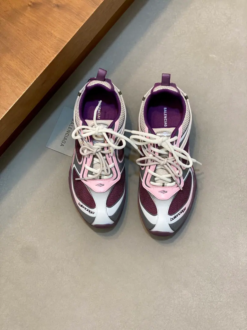 BALENCIAGA.The Parisian family is out of money.🔥 Balenciaga 25Hey, Moo!Radar Circle Head Band Do old effects The first shot. Radar SneakerThe network integration design Low saturated colour plus old details Perfectly hit the current retroversion. Size: 35 36 37 38 39 40 41 42 43 44 45 46 Purchase original1:1Development, Original Text35-46（45.46Make a reservation.）