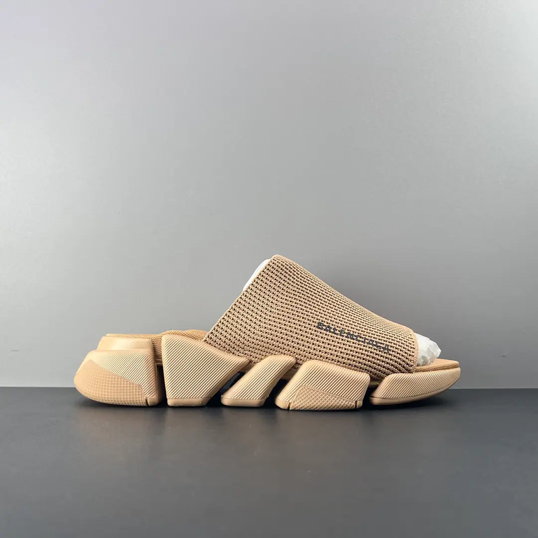 Minoru. BALENCIAGAParisian. Shoes. Upgrade Almond. Speed 2.0 New version of stocking shoes slippers Original plant It's not a deal. The shoe face is a prototype of a flying-in-coherent technology. It's seamless. The bottom of the shoe is a very good thing. No, no, no, no, no, no. A sculptor on the soles of your shoes.！ Codes: 36 37 38 39 40 41 42 43 44 45 46