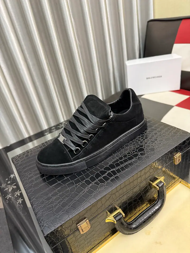 Get out of the factory.⌚️⌚️Balenciaga [Parisian.]. The latest payment from the network., European original purchase undry 1:1Copy Original Base Foot feel.QSlug soft The fabric is in the form of a wrinkled skin., Fine leather. ➕In the head of a sheep's skin., Original and consistent material Original and consistent process, Codes38-44. (45One.46, You can make a reservation.)