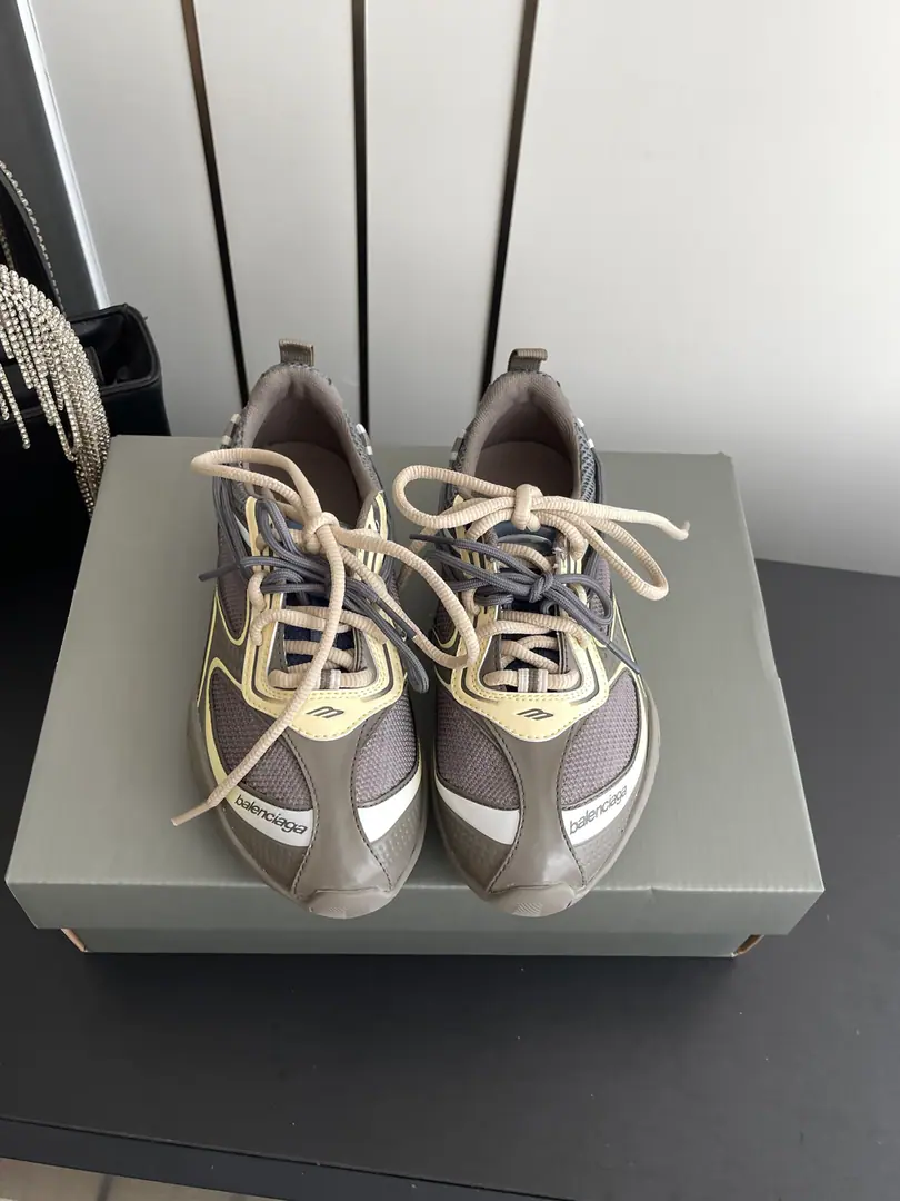 🏧𝐁𝐚𝐥𝐞𝐧𝐜𝐢𝐚𝐠𝐚Parisian. Official Sync New paragraph RaderSeries Old Leisure shoes. Sports shoes. The shoe surfaces are using space technology to connect to the3DPress Gradient Material Collapse Combining the sidebills of old processing and metal quality Shaping a strong visual shock Original open-cut double-colour rubber bottom. Codes: 35-40（40 41Do it.）