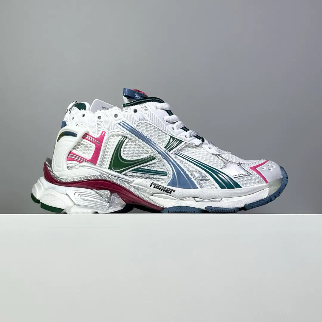 【OKScan Version】Pure version 7.5Hey, Moo! Information: New paragraphBALENCIAGA Parisian.-Runner, It's by the overcoat., Old, We'll have to sew it in detail., Show the designer. Demna Sports shoes., With a pair.「Old shoes.」Passing the regenesis., Backboard, The shoe head., And it's shown. Demna Structural vision for the future The original box is 100% back to the official configuration from inside to outside. Top level for crushing all versions of code: 35 36 37 38 39 40 41 42 43 44 45 46