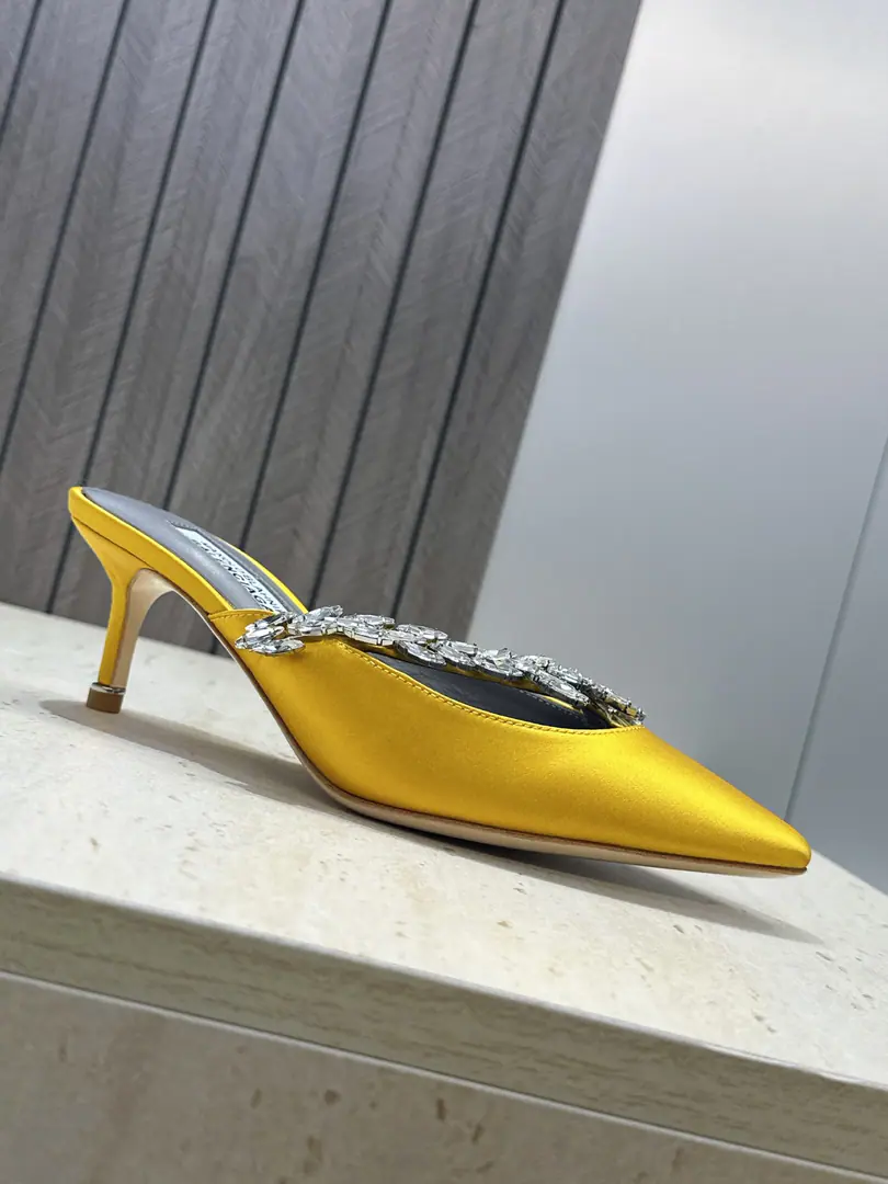 Plant prices Balenciaga Parisian.x MANOLO BLAHNlK 2026Spring and Summer, new girl shoes. MBLetterlogoPointy water drills a malt-button moller sandals. Material:The shoe is a silky little thing to come in.+In the skin of the sheep.+Import Australian drilling+Italy is a big-ass country. Size:34-42（34:40:41:42Custom without re-offer） He's tall.:6CM
