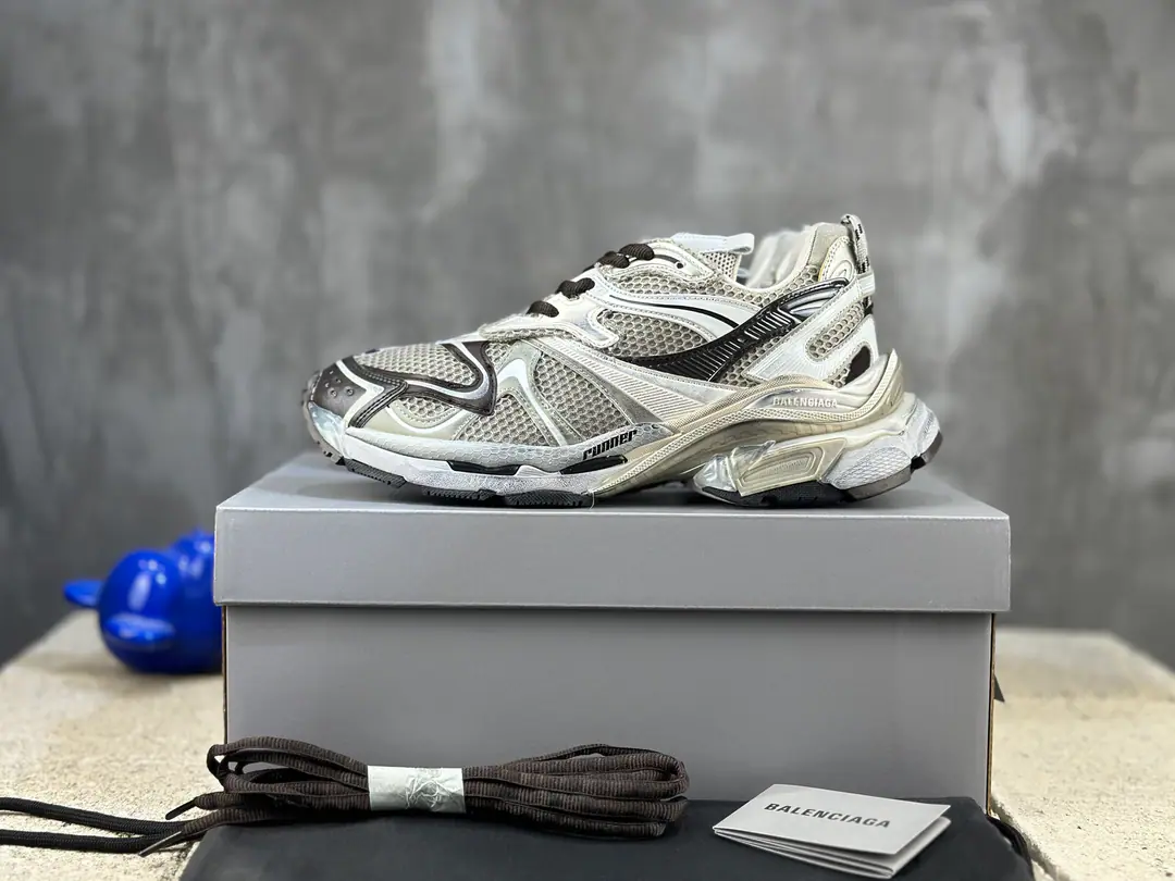 🌀【The present.】Top Match Runner-2 Breaking the wind. New paragraphBALENCIAGA Parisian.-Runner, It's by the overcoat., Old, We'll have to sew it in detail., Show the designer. Demna Sports shoes., With a pair.「Old shoes.」Passing the regenesis., Backboard, The shoe head., And it's shown. Demna Structural vision for the future The original box is 100% back to the official configuration from inside to outside. Top level for crushing all versions of code: 35 36 37 38 39 40 41 42 43 44 45 46