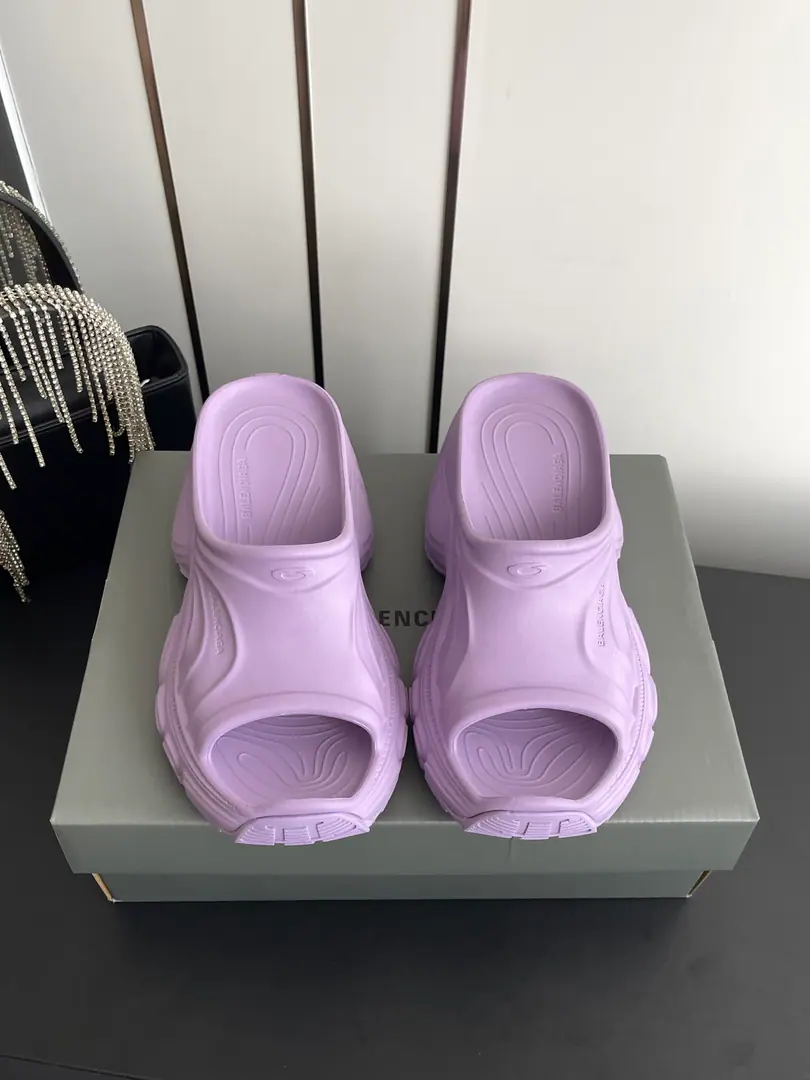 🏧𝐁𝐚𝐥𝐞𝐧𝐜𝐢𝐚𝐠𝐚 Parisian. Thick slippers. Comfortable., All the shoe-surface granules., Shoes bottom tattoo, The details are full.. A wide shoe type., Thick7cm, High and thin., Dwarfs' favorite.😍 Material: EVA Codes: 35-40（40Make a reservation.）