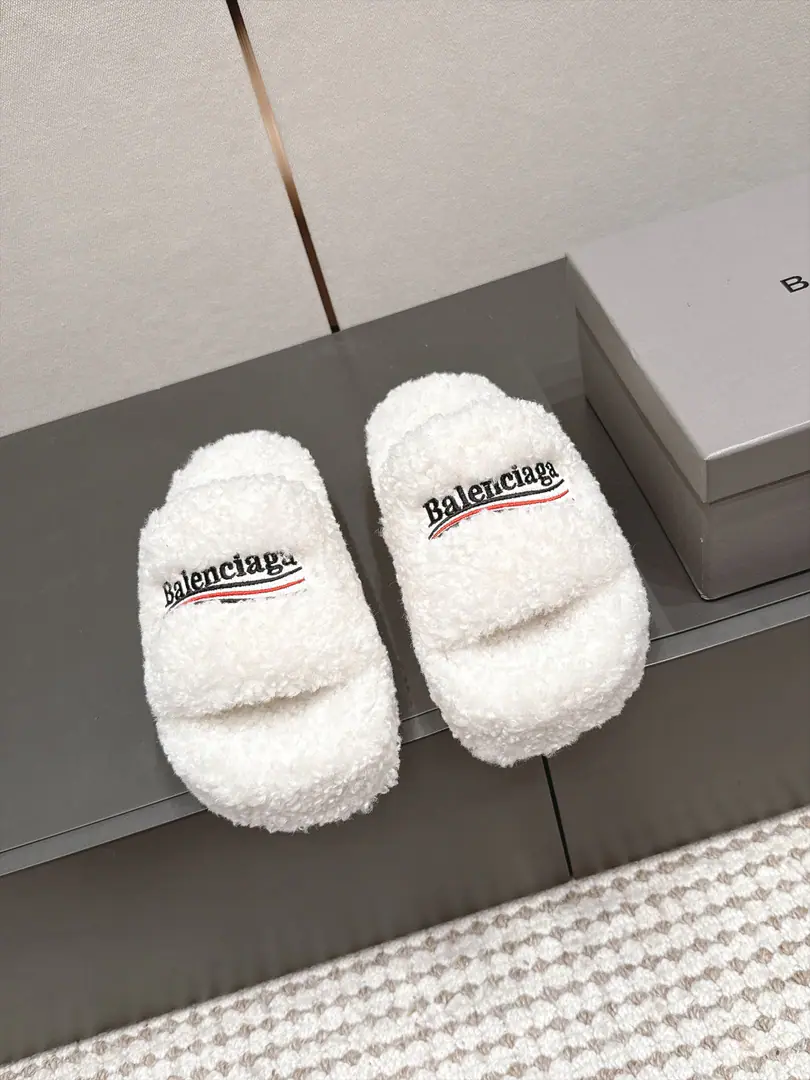 Requisition level #Female Balenciaga 26/Autumn and winter money. Thick, fur slippers. Balenciaga x NBA # The Paris family's autumn and winter titty. The lamb's wool is towing. ！- Oh, my God. 💋Star Redgirl Big love money. Hand-sewing on the shoeface. The lulls are soft. A soft-skinning winter allowance. The fashion is not over-optimal. Shoe.: Lamb wool. Otsumi!: Natural rubber skating and grinding. Size: 35-39（40I'll make sure I don't change it.）