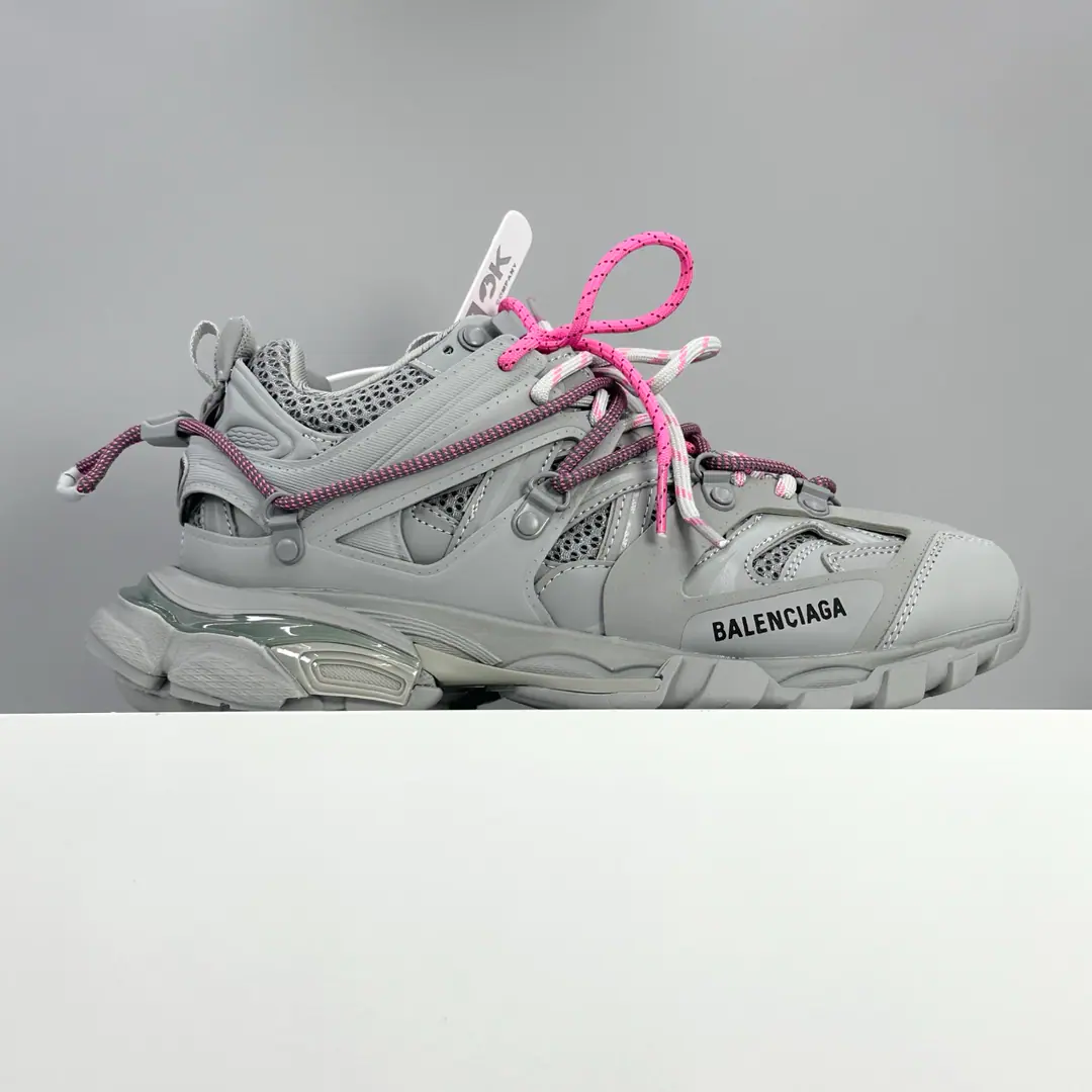 We're here today.【OKScan Version】The pure original Parisian of the third generation. 3.0- We'll tie the money. Information: New paragraphBALENCIAGA Parisian.-Runner, It's by the overcoat., Old, We'll have to sew it in detail., Show the designer. Demna Sports shoes., With a pair.「Old shoes.」Passing the regenesis., Backboard, The shoe head., And it's shown. Demna Structural vision for the future The original box is 100% back to the official configuration from inside to outside. Top level for crushing all versions of code: 35 36 37 38 39 40 41 42 43 44 45 46