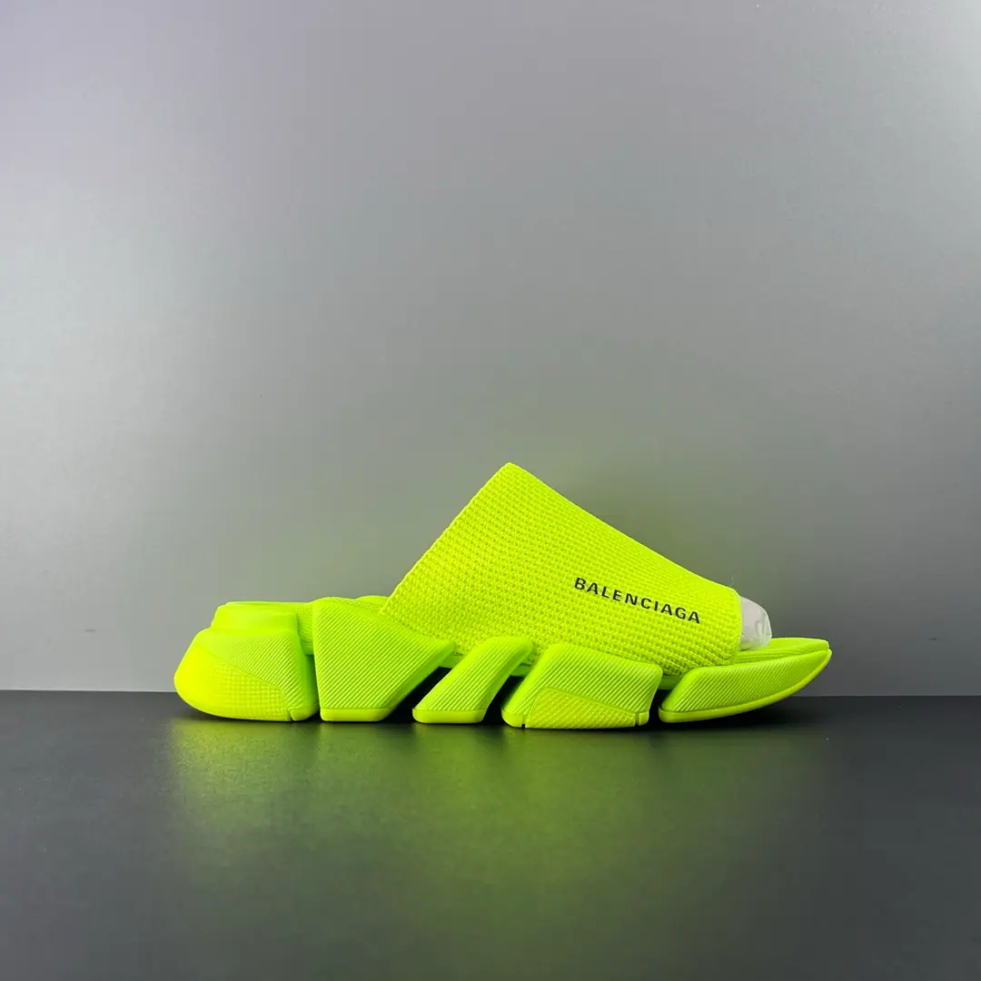 Minoru. BALENCIAGAParisian. Shoes. Upgrade Fluorescent green Speed 2.0 New version of stocking shoes slippers Original plant It's not a deal. The shoe face is a prototype of a flying-in-coherent technology. It's seamless. The bottom of the shoe is a very good thing. No, no, no, no, no, no. A sculptor on the soles of your shoes.！ Codes: 36 37 38 39 40 41 42 43 44 45 46