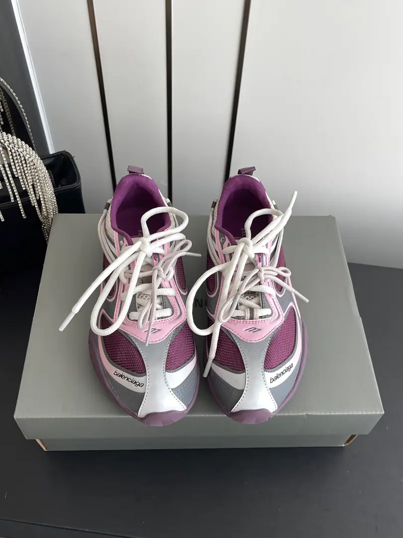🏧𝐁𝐚𝐥𝐞𝐧𝐜𝐢𝐚𝐠𝐚Parisian. Official Sync New paragraph RaderSeries Old Leisure shoes. Sports shoes. The shoe surfaces are using space technology to connect to the3DPress Gradient Material Collapse Combining the sidebills of old processing and metal quality Shaping a strong visual shock Original open-cut double-colour rubber bottom. Codes: 35-40（40 41Do it.）