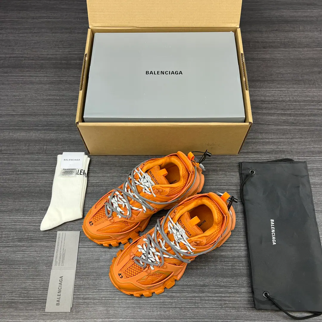 Pure version BalenciagaParisian. Track Trail Circle Head Band Low Gang! Life and leisure shoes. Orange and yellow. No beauty. Market ceiling Parisian.3.0 Three generations of outdoor concept shoes. Balenciaga Sneaker Tess s.Gomma MAILLE WHITE/ORANGE Pure version All details are cross-referenced.*Repeat The original big box. Every detail is worth a little detail. Revert the configuration.. Packaging:Packing of the full set of accessories for the reinforced aircraft！ Codes:35-46Code（Positive）Aircraft box+10 Socks.+15