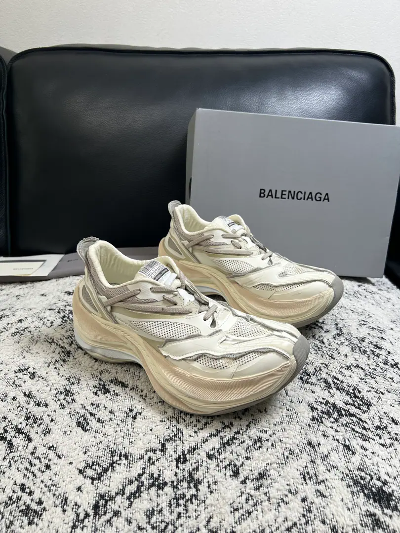 BALENCIAGA High Quality Top-level craft Parisian. The counter is being synchronized with the original distribution configuration., Italian imports of original cow-coloured flour, High-quality integration process, All imported water- dyeed cattle stubs., Shoes under the sole.: The original factory is super comfortable with the original base., The original factory and the single. Codes 36-44（ Make a reservation. Women40 45 )