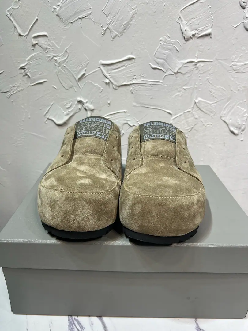 Minoru. 🔥🔥🔥BALENCIAGAParisian. 26Autumn brandy.DUMBOMen's Muller shoes., Balenciaga Ccncode Collate10 AV George V Paris Identified slippers Buy original version 1-to-1 development, One against one, the big one., Slippery leather for flour imports, Number of whole packaging codes for Reebur skin39-46（46Do it.）It's black and black.