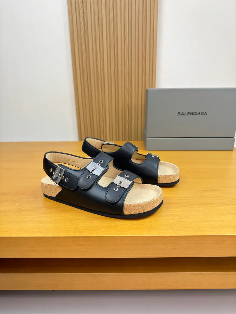 【 BALENCIAGA】Parisian. High-end quality Original List·- Rhythm slippers., BrandlogoMetal button decoration Shoe.: Imports🔝Napa green skin. Uchi.: Environmental anti-velvet. Otsumi!: It's so light.TPURubber bubbles. Combination to the base Super-high-quality control.·- I'm doing a little work.: Highlight(High-end·- How expensive.·Slot) Size: 39-44（38, 45, Make a reservation.)·BLCG0186