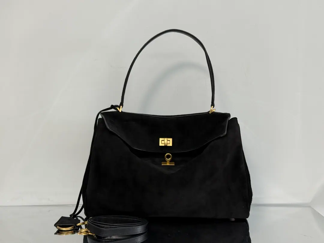 Blast, Pee.【Medium black.】 𝐁𝐀𝐋𝐄𝐍𝐂𝐈𝐀𝐆𝐀 𝐑𝐎𝐃𝐄𝐎 𝐁𝐀𝐆 A series of bags.👜 The new money can be said to be the top., Some of them are monotheistic., Recreate a new style., The laziness of the fascination is not against the Parisian family., I'm not getting any taste.. The color of autumn and winter is added. It's full of texture., A simple metal button., It's easy and it's not a waste of time., High-capacity design is too suitable for commute or travel, It's like a back.“Advanced”Welded it on you.～ Paragraph: 0318 miniDimensions: Bottom22xHigh10xKuan8cm Size of the trumpet: Bottom29xHigh20xKuan10cm Medium Size: Bottom35xHigh23xKuan11cm Large size: Bottom40xHigh30xKuan13cm