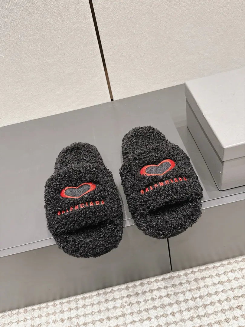 Requisition level #Couple money. Balenciaga 26/Autumn and winter money. Thick, fur slippers. Balenciaga x NBA # The Paris family's autumn and winter titty. The lamb's wool is towing. ！- Oh, my God. 💋Star Redgirl Big love money. Hand-sewing on the shoeface. The lulls are soft. A soft-skinning winter allowance. The fashion is not over-optimal. Shoe.: Lamb wool. Otsumi!: Natural rubber skating and grinding. Size: 35-44（Women40 Men45I'll make sure I don't change it.）