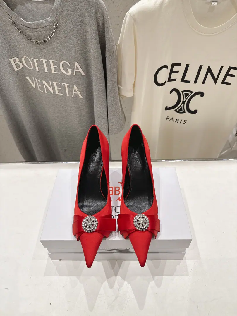 🏧𝐁𝐚𝐥𝐞𝐧𝐜𝐢𝐚𝐠𝐚/The classic Parisian. The water-drill butterfly is stomping up his heels. Top single shoe. And make the fun of it. The classics. And not swollen. And pulls the line. No foot-picking at all. The skin is soft. Top foot effect.👍 Customize original buttons It's really too delicate.～ Imported calf skin in original Uchi.+A foot-skin. The original Italian is a very big one. He's tall.8.0CM Size35-42 [34.40.41.42Custom]