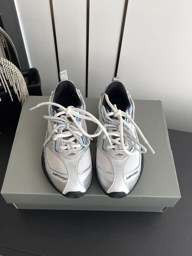 🏧𝐁𝐚𝐥𝐞𝐧𝐜𝐢𝐚𝐠𝐚Parisian. Official Sync New paragraph RaderSeries Old Leisure shoes. Sports shoes. The shoe surfaces are using space technology to connect to the3DPress Gradient Material Collapse Combining the sidebills of old processing and metal quality Shaping a strong visual shock Original open-cut double-colour rubber bottom. Codes: 35-40（40 41Do it.）