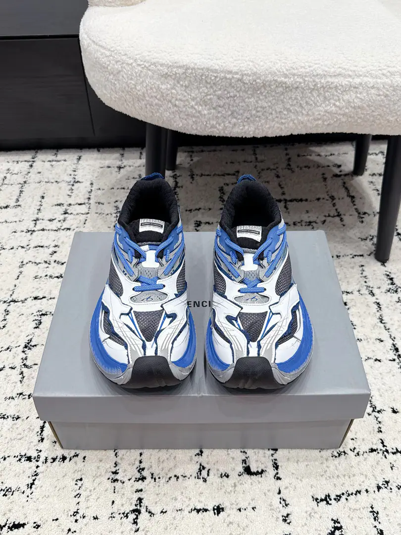 #Couple money. Parisian.Balenciaga 26/ Spring and summer's latest father's shoes. Sports shoes Using iconic deconstructivator designs Undefined Cut Out-of-the-sew and top-of-the-line mesh structures It's a great future.“The wind is broken.”Model Information label on the outside of the shoe tongue The back heel has all the marks.JetThe series has achieved light quantitative innovation I took care of my old shoe weight., I'm not sure I can't handle it. The upper foot's a great deal more comfortable. I can do my daily commutes and even exercise.holdStay. These shoes are getting more effective., With straight jeans., You can easily create a street coolness with your sweatshirts or your gym pants. ✔️Fabulous.: Bullskins./Airnets. ✔️Uchi.: Original custom fabric ✔️Otsumi!: Original version to open ✔️Size: 35-46（Women40 Men45 46Do it.）