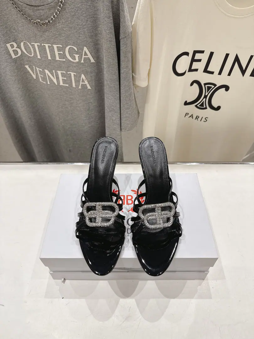 🏧𝐁𝐚𝐥𝐞𝐧𝐜𝐢𝐚𝐠𝐚/The Parisian classic doubles.BButton The stump behind the head is empty. Top Version And make the fun of it. The classics. And not swollen. And pulls the line. No foot-picking at all. The skin is soft. Top foot effect.👍 Customized original💎Water drillsBButton It's really too delicate.～ The original imported paints. Uchi.+A foot-skin. The original Italian is a very big one. He's tall.8.0CM Size35-42 [34.40.41.42Custom]