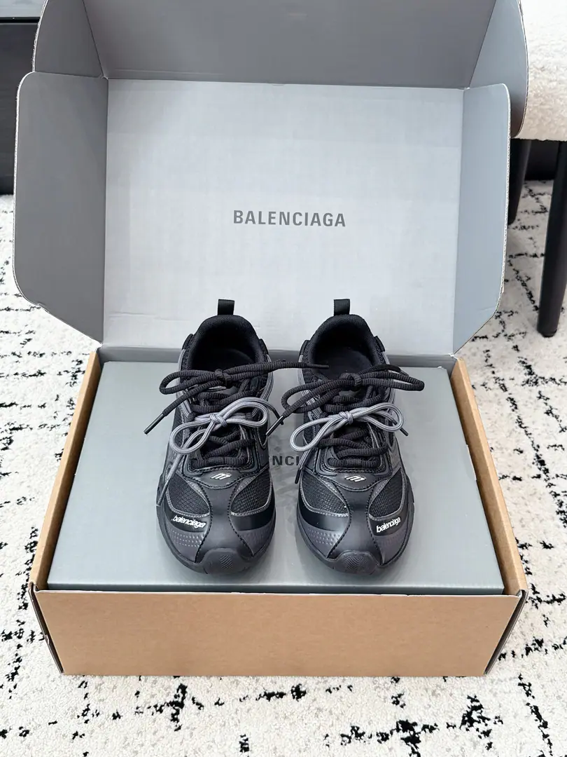 #Holly! Female Balenciag* 26/ The early spring new money. - The relaxing old man's shoes. The souls of these shoes., It's the classic running shoes of the millennium., Multilayered Network+Twilight-style shoe., ♪ Bringing back the future from the past ♪, Take it.Y2KThe essence of the Millennium is perfect., I'm not sure if I can get a full recognition., The Parisian's coolness is the first glance., Details control direct ecstasy. It's not routine., Dating out of town., Or travel to take pictures?, These shoes are perfect.holdStay., The upper foot is the sense of walking., It's a big picture of what you're doing.. ✔️Fabulous.: Space technology fabric/3DPress Gradient Color/Airnets. ✔️Uchi.: The nylon webpaper. ✔️Otsumi!: Original rubber combination, large bottom ✔️size: 35-40（40I'll make sure I don't change it.）