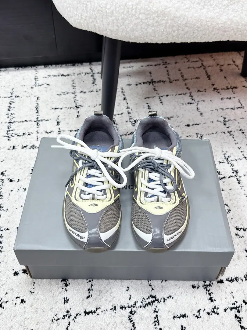 #Couple money. Balenciag* 26/ The early spring new money. - The relaxing old man's shoes. The souls of these shoes., It's the classic running shoes of the millennium., Multilayered Network+Twilight-style shoe., ♪ Bringing back the future from the past ♪, Take it.Y2KThe essence of the Millennium is perfect., I'm not sure if I can get a full recognition., The Parisian's coolness is the first glance., Details control direct ecstasy. It's not routine., Dating out of town., Or travel to take pictures?, These shoes are perfect.holdStay., The upper foot is the sense of walking., It's a big picture of what you're doing.. ✔️Fabulous.: Space technology fabric/3DPress Gradient Color/Airnets. ✔️Uchi.: The nylon webpaper. ✔️Otsumi!: Original rubber combination, large bottom ✔️size: 35-46（Women40 Men45 46I'll make sure I don't change it.）